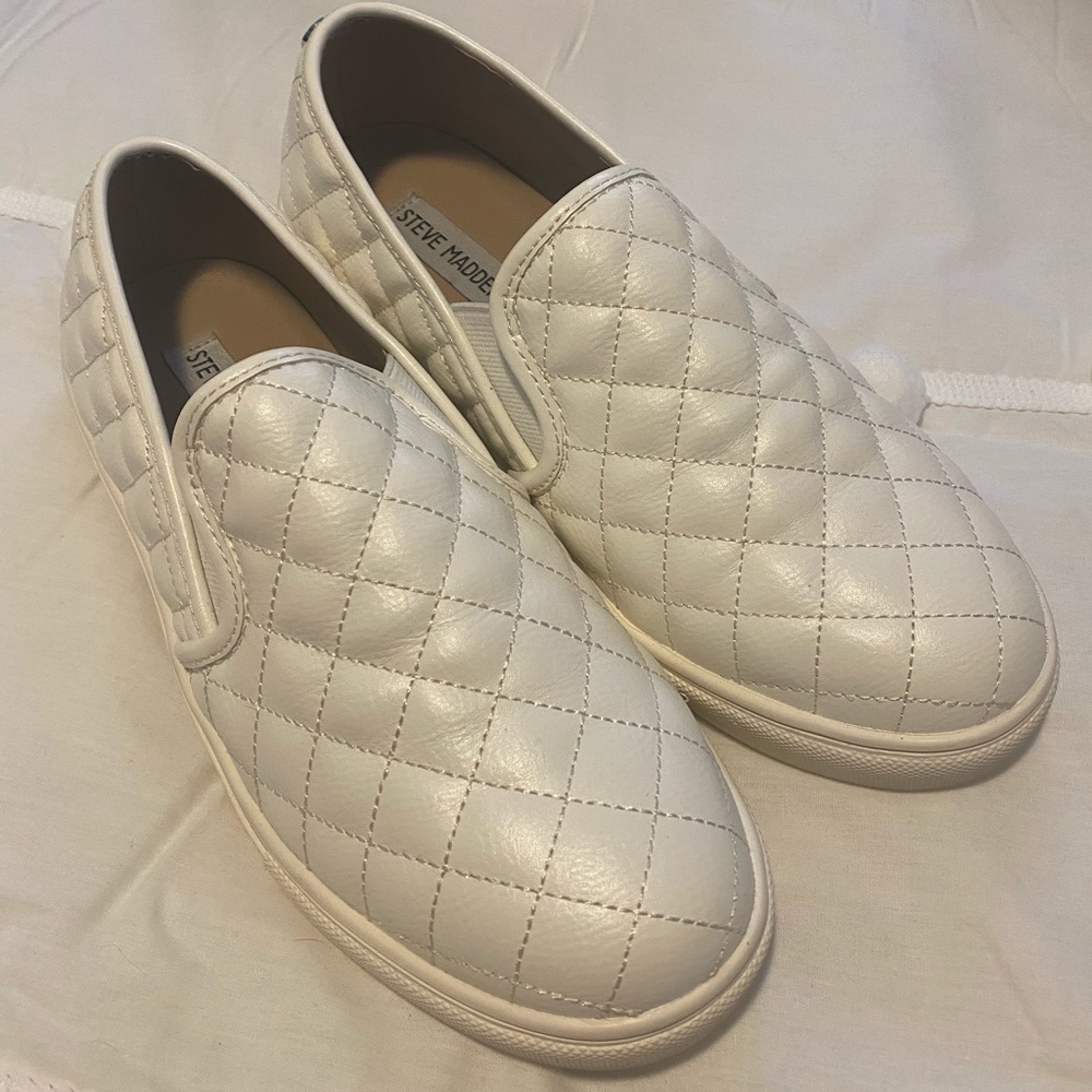 Ecentrcq Slip on Sneaker